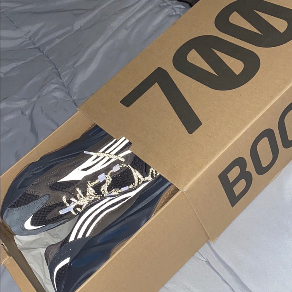 COPY - YEEZY 700 GEODES